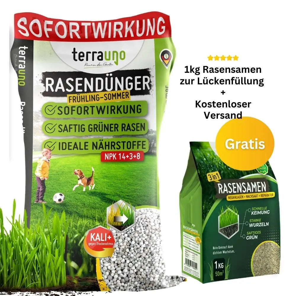 Ein Beutel TerraUno Rasendünger - Sparabo mit SOFORTWIRKUNG, ein Hund und ein Kind auf saftigem Rasen, dazu eine kostenlose 1kg Rasensamen-Nachfüllung - ideal für die einfache Rasenpflege und versandkostenfrei.